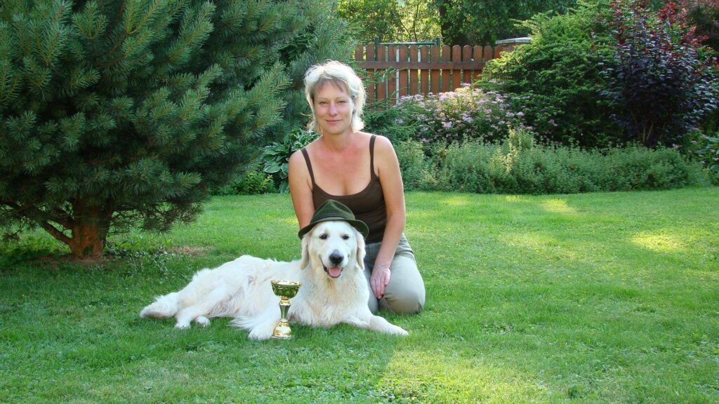 Bianca de Salvia Apiana Zlatý retrívr golden retriever